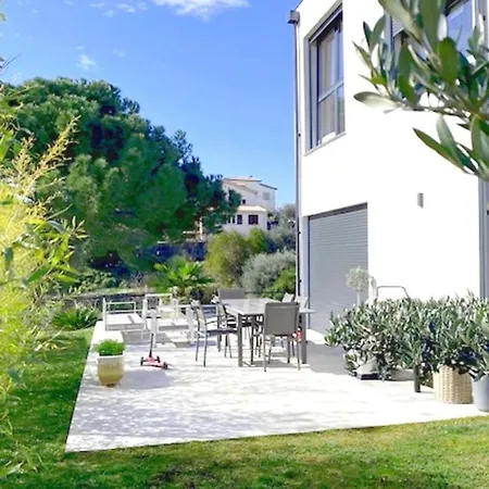 L Elegant summer house Nice Nice