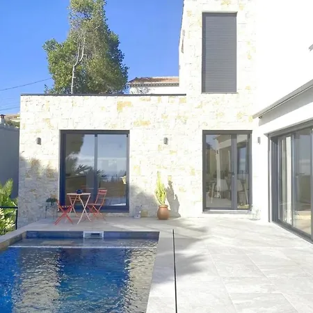 L Elegant summer house Nice